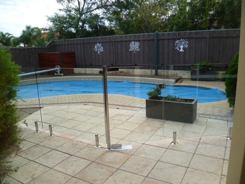 Full frameless pool fencing fixed to deck