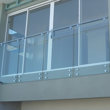 Side mounted glass balustrade with top mounted handrail