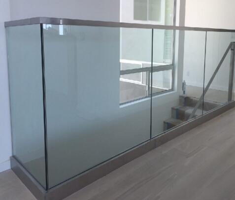 U channel glass balustrades 