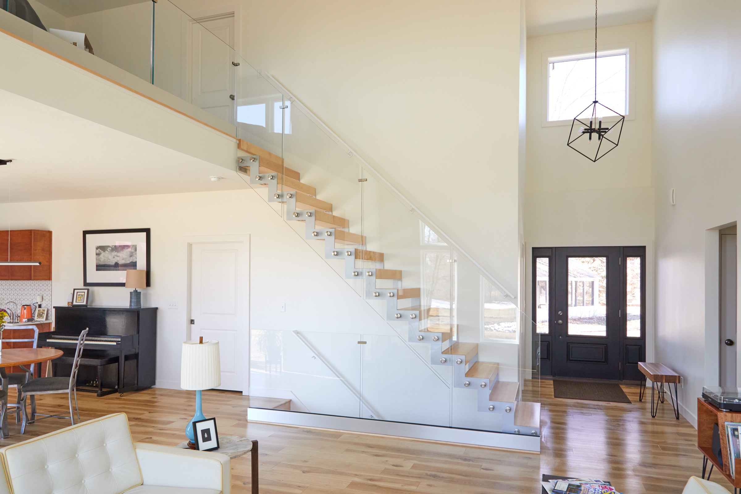 zigzag sringer straight staircase with glass railing